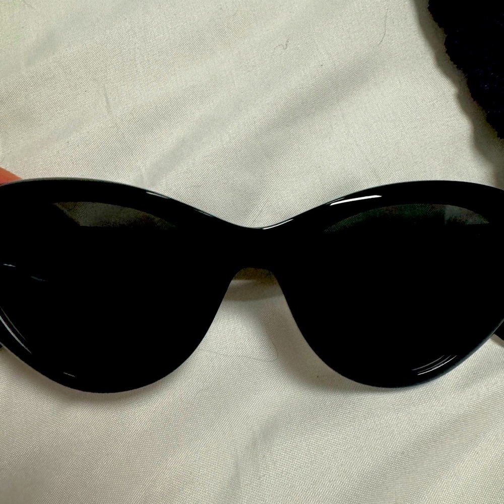 Authentic Gucci sunglasses cat eye